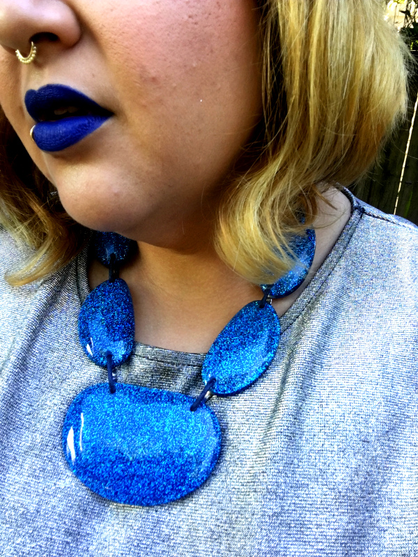 Blue glitter necklace